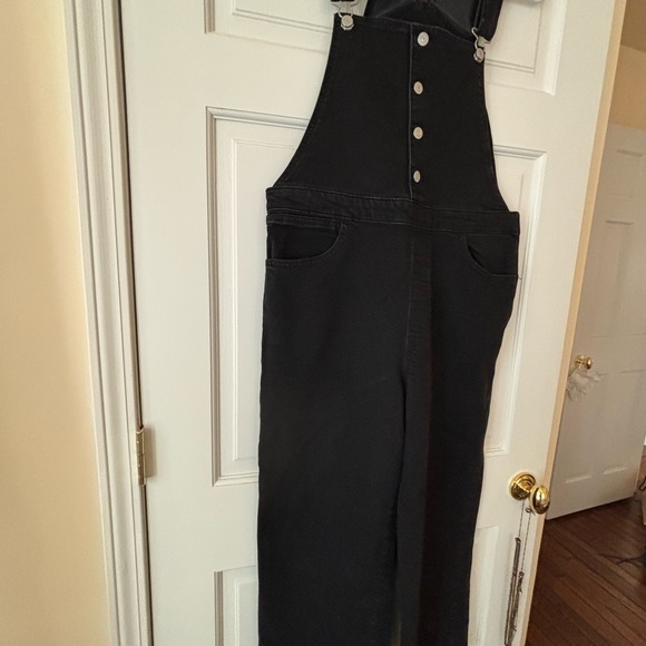 Levi Black overalls with buttons to waist - Picture 2 of 4